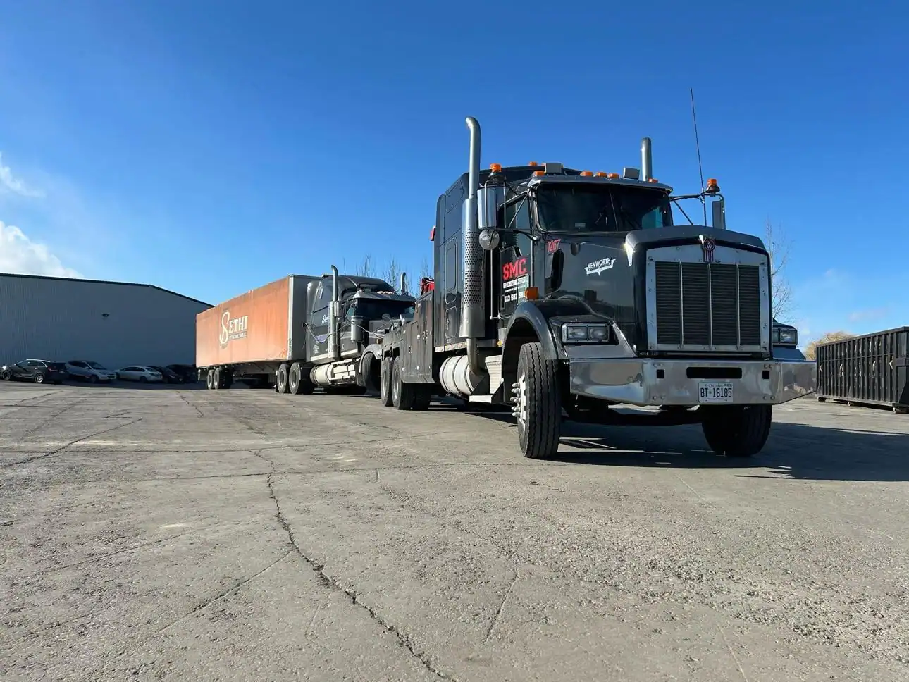 Emergency heavy duty towing service available 24/7 By SMC Towing Group