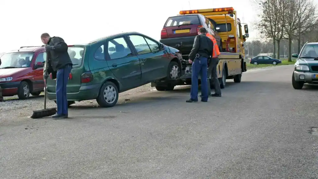 SMC Towing Group providing towing assistance for a vehicle with an overheating engine in Ottawa - SMC Towing Group SMC Towing Group providing towing assistance for a vehicle with an overheating engine in Ottawa